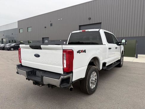 Used 2024 Ford F250 XLT AWD/4WD image 3