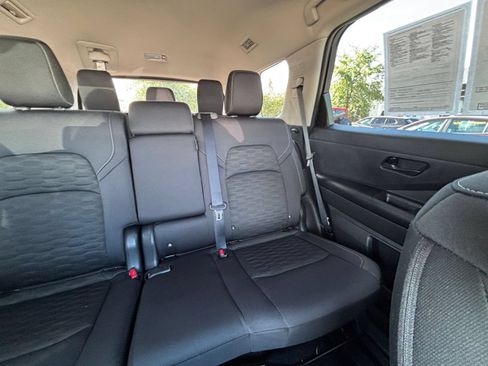 Used 2025 Nissan Pathfinder SV FWD image 35