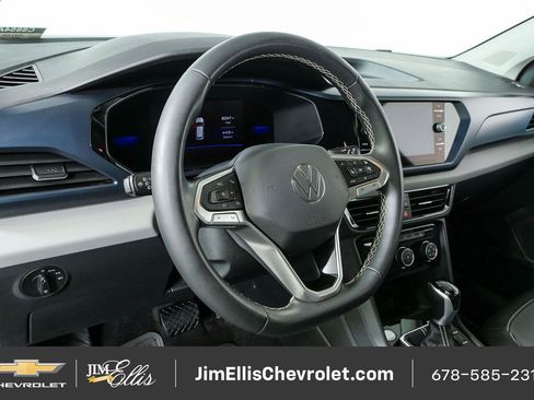 Used 2023 Volkswagen Taos SE FWD image 4