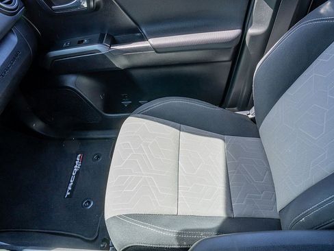 Used 2020 Toyota Tacoma TRD Sport w/ Technology Package image 30