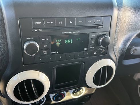 Used 2018 Jeep Wrangler Unlimited Sport image 31