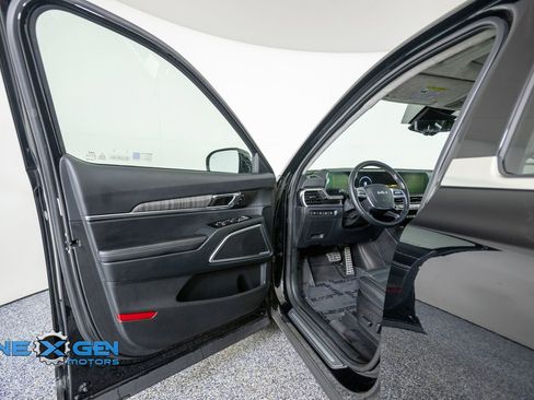 Used 2025 Kia Telluride SX Prestige AWD/4WD image 9