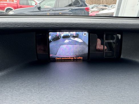 Used 2014 Toyota Sienna XLE image 19