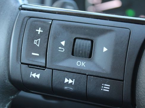 Used 2021 Nissan Rogue SV w/ Premium Package image 29