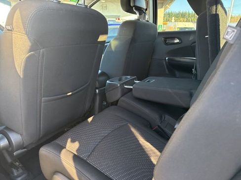 Used 2018 Dodge Journey SE image 18