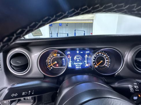 Used 2021 Jeep Wrangler Unlimited Sport image 22