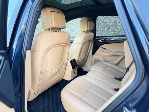 Used 2018 Porsche Macan GTS AWD/4WD image 11