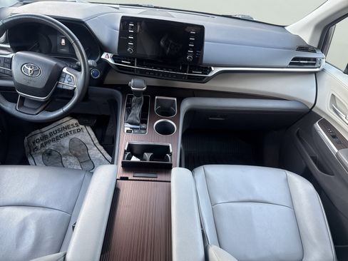 Used 2022 Toyota Sienna XLE image 15