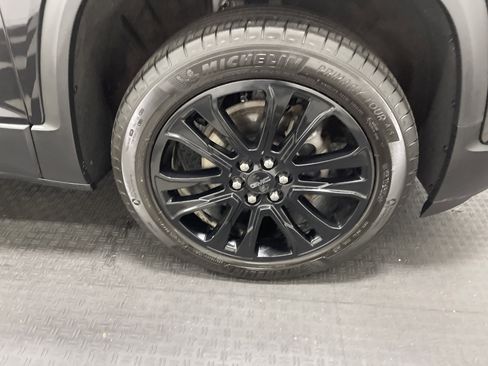 Used 2023 GMC Acadia SLE w/ Driver Convenience Package image 29