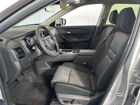 Certified 2025 Nissan Rogue SV image 6