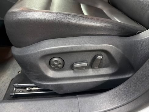 Used 2016 Volkswagen Tiguan SE image 39