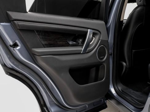 Used 2021 Land Rover Discovery Sport SE image 39