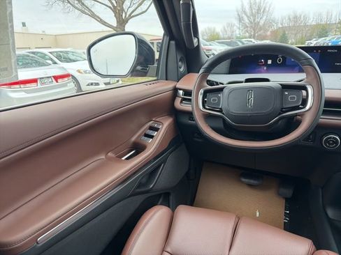 New 2026 Lincoln Navigator L Reserve AWD/4WD image 16