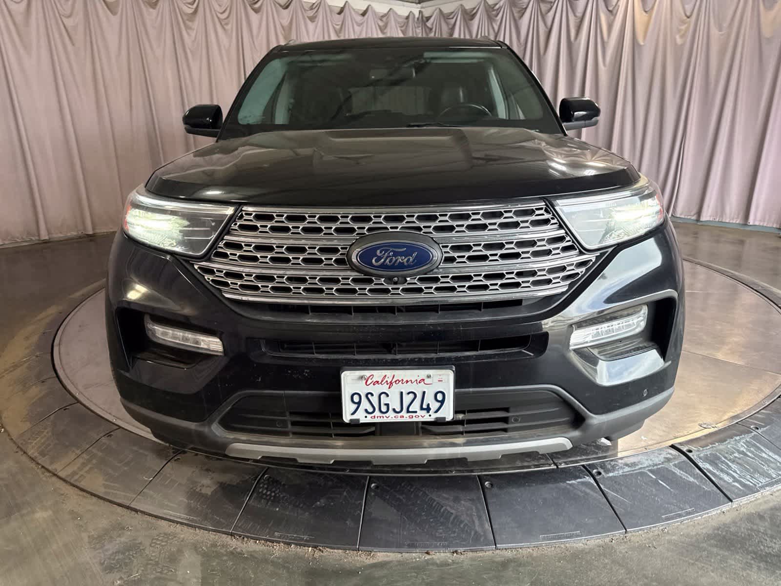 Used 2022 Ford Explorer Limited w/ Equipment Group 301A AWD/4WD image 2