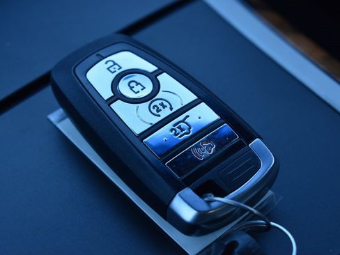 Used 2020 Lincoln Nautilus Reserve image 13