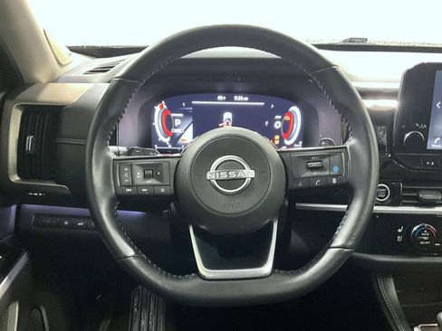 Used 2023 Nissan Pathfinder Platinum image 11