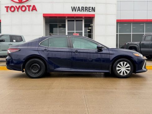 Used 2022 Toyota Camry LE image 3