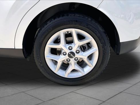 Used 2023 Kia Soul LX w/ LX Technology Package FWD image 11
