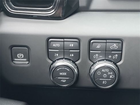 Certified 2025 GMC Sierra 2500 AT4 w/ AT4 Premium Plus Package image 18