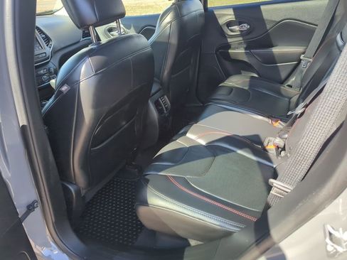 Used 2019 Jeep Cherokee Trailhawk image 35