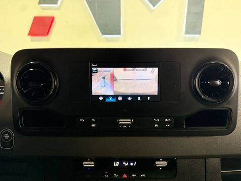 Used 2022 Mercedes-Benz Sprinter 2500 image 23