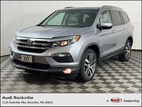 Used 2017 Honda Pilot Touring image 1