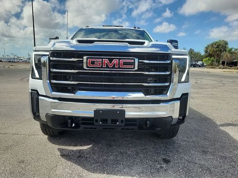 Used 2024 GMC Sierra 2500 SLE w/ SLE Value Package; image 4