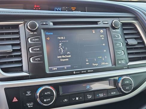 Used 2018 Toyota Highlander XLE image 26