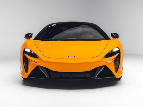 Used 2023 McLaren Artura RWD image 6
