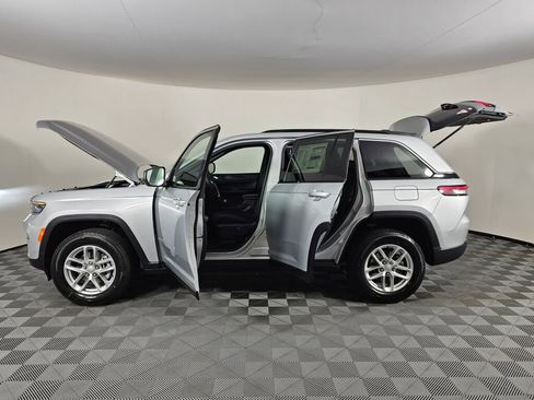 New 2025 Jeep Grand Cherokee Laredo X image 15