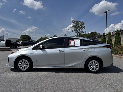 Used 2022 Toyota Prius LE FWD image 7