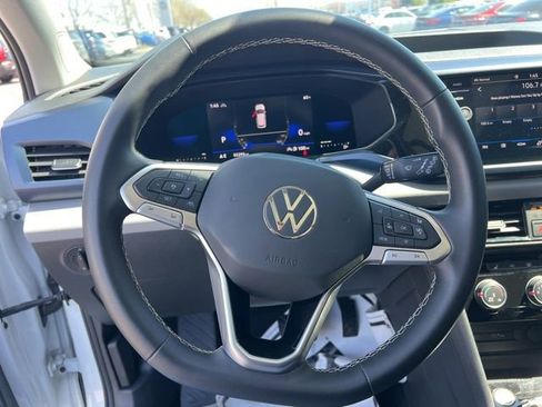 Used 2023 Volkswagen Taos SE AWD/4WD image 13
