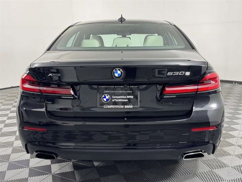 Used 2021 BMW 530e xDrive w/ Premium Package image 9