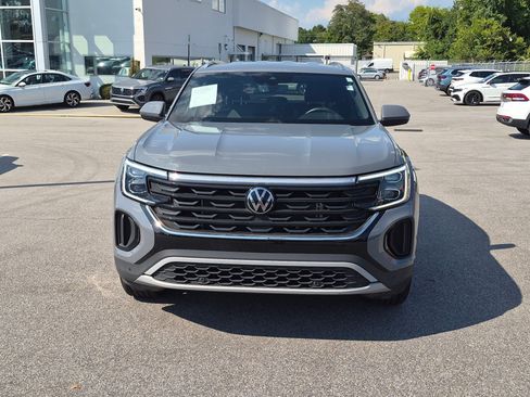 Used 2024 Volkswagen Atlas Cross Sport SE FWD image 8