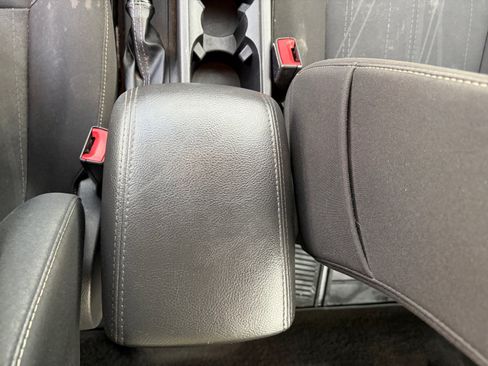 Used 2018 Ford Focus SE w/ SE Appearance Package FWD image 17