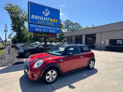 Used 2018 MINI Cooper 2-Door Hardtop w/ Premium Package FWD image 1