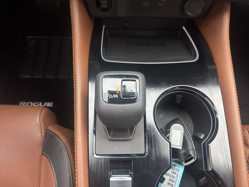 Used 2025 Nissan Rogue Platinum w/ Platinum Premium Package FWD image 14