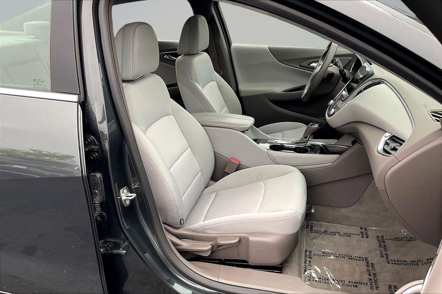Used 2017 Chevrolet Malibu LT FWD image 8