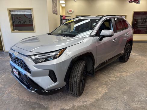 Used 2024 Toyota RAV4 SE w/ Convenience Package image 3