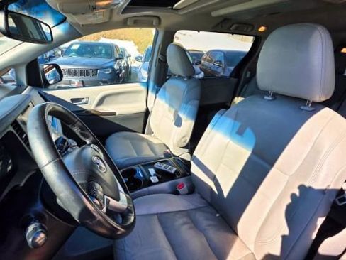 Used 2017 Toyota Sienna XLE Premium w/ Cargo Management Package AWD/4WD image 13