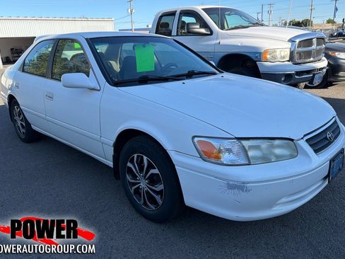Used 2001 Toyota Camry LE FWD image 1
