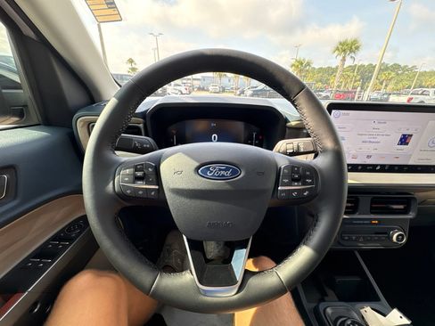 Used 2025 Ford Maverick Lariat AWD/4WD image 23