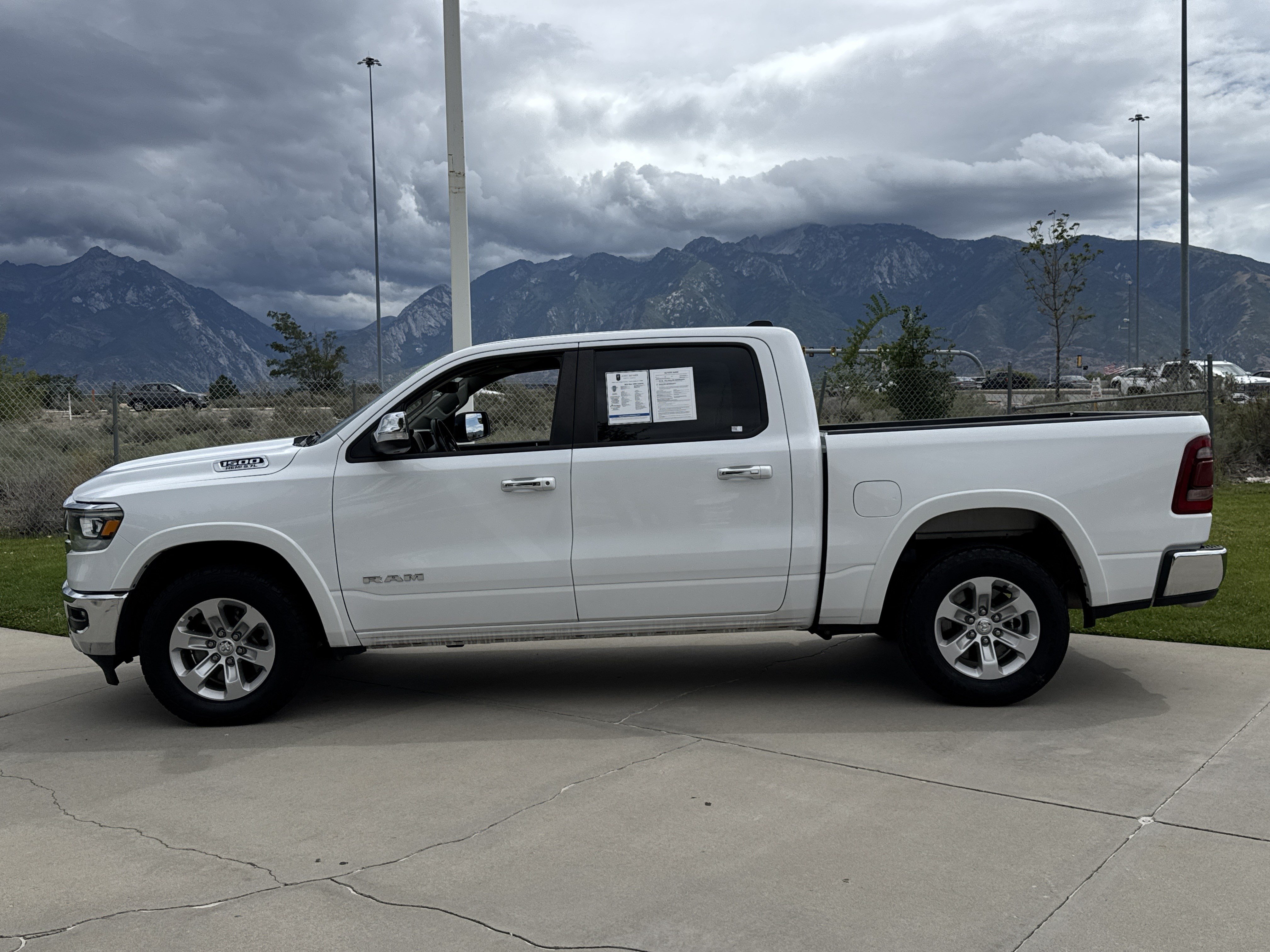 Used 2022 RAM 1500 Laramie AWD/4WD image 2
