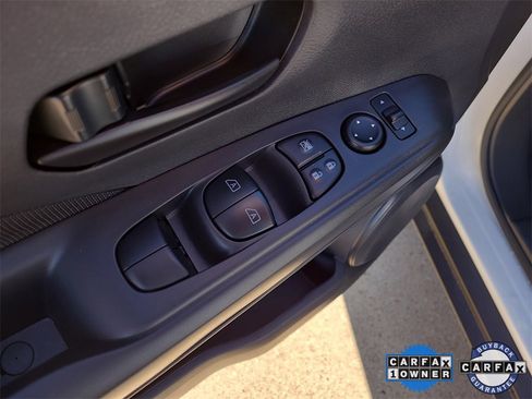 Certified 2025 Nissan Kicks Play S image 17