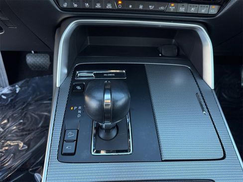 Used 2024 MAZDA CX-90 Plug-In Hybrid w/ Premium Plus image 18