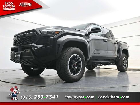 Used 2025 Toyota Tacoma TRD Off-Road AWD/4WD image 26