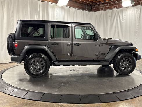 Used 2025 Jeep Wrangler Unlimited Sport AWD/4WD image 9