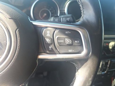 Used 2019 Jeep Wrangler Unlimited Sahara AWD/4WD image 15