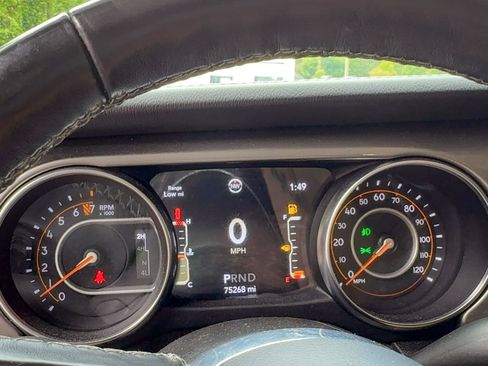 Used 2021 Jeep Wrangler Unlimited Sahara w/ Cold Weather Group AWD/4WD image 23