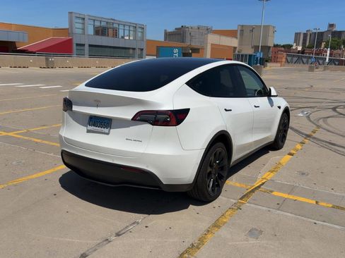 Used 2022 Tesla Model Y Long Range AWD/4WD image 6